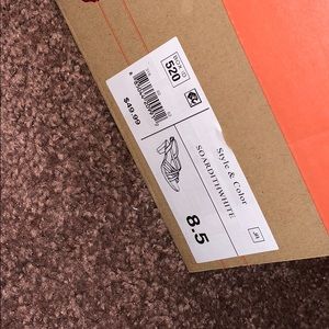 Women’s dress sandals. So comfy! Size 8.5!